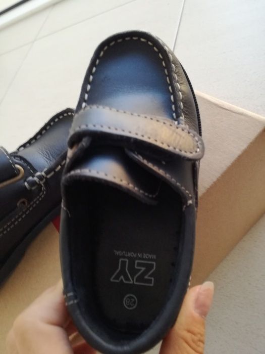 Sapatos Zippy novos