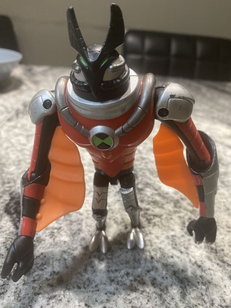 Figurka Ben 10 mucha 13 cm