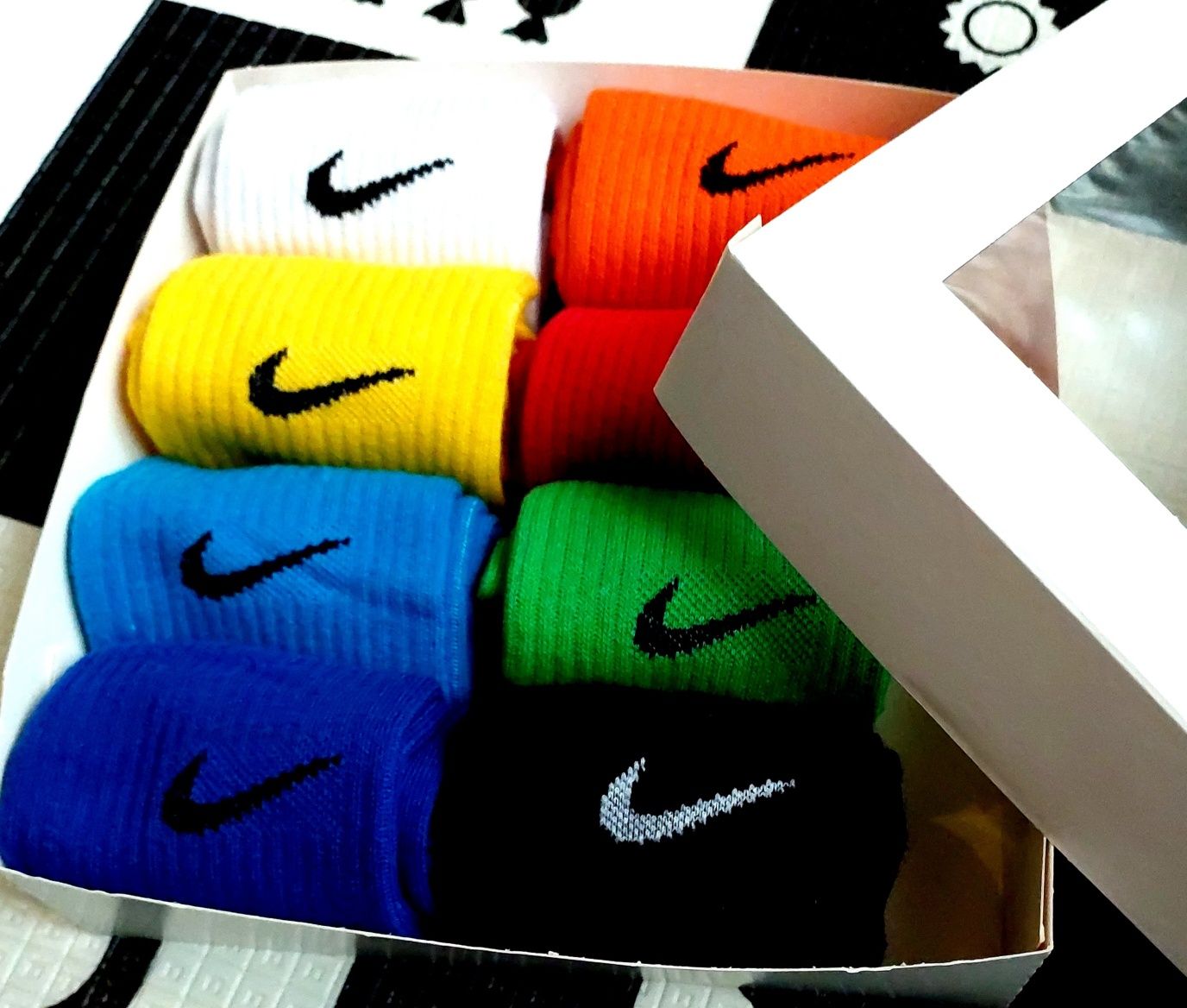 Skarpety Nike długie białe czarne kolorowe