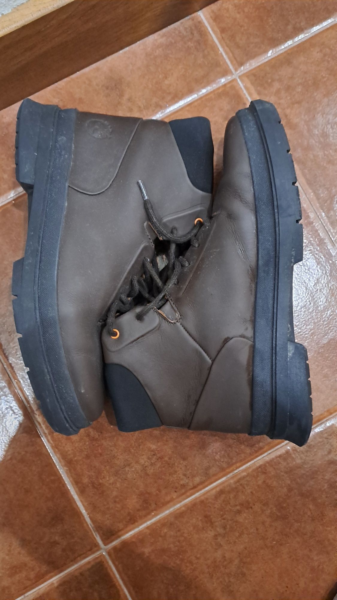 Botas de cabedal