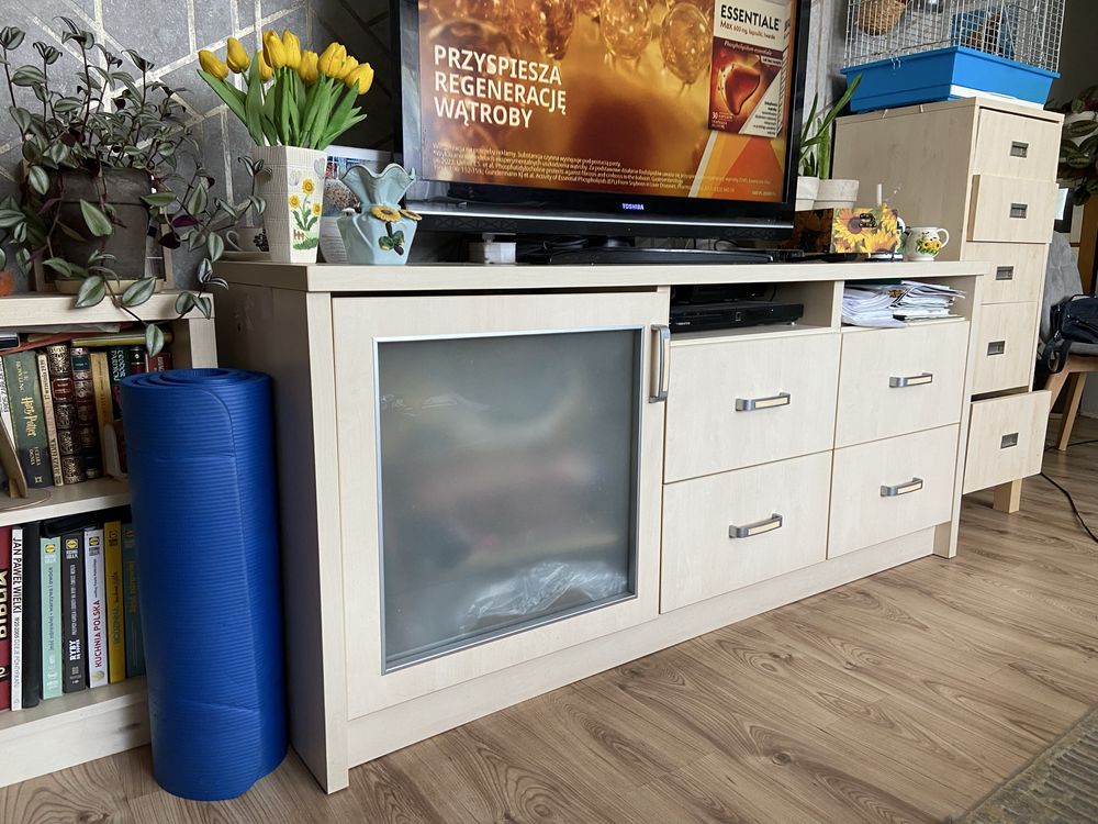 Melble witryna komoda stolik robione na zamowienie mocne