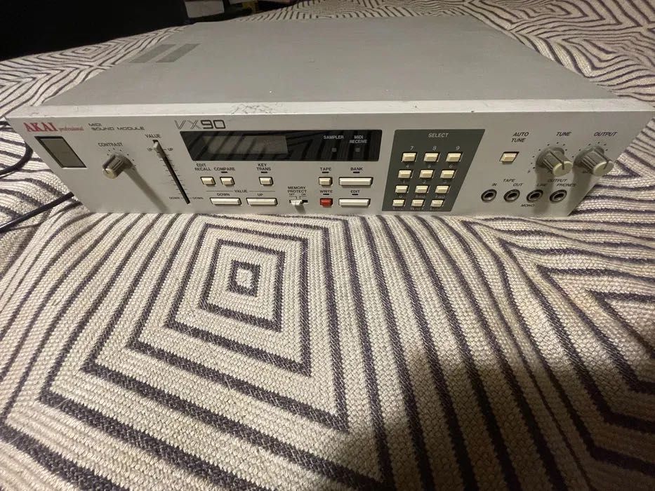 Sintetizador Synth Analógico Akai VX-90