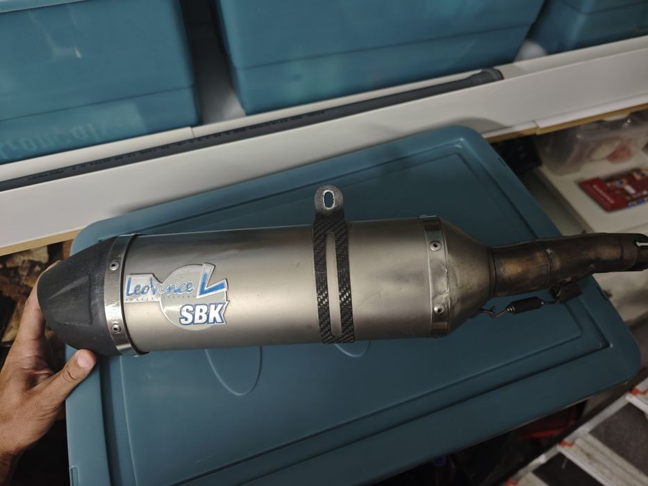 Escape Leo Vince usado