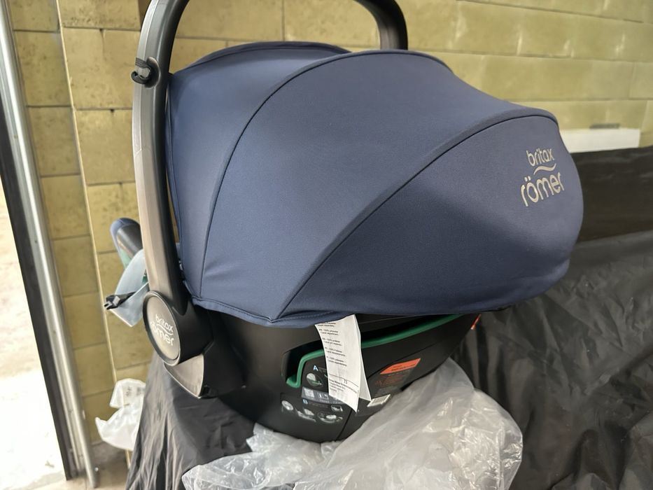 Britax-Romer автокрісло BABY-SAFE3 I-SIZE  с базой