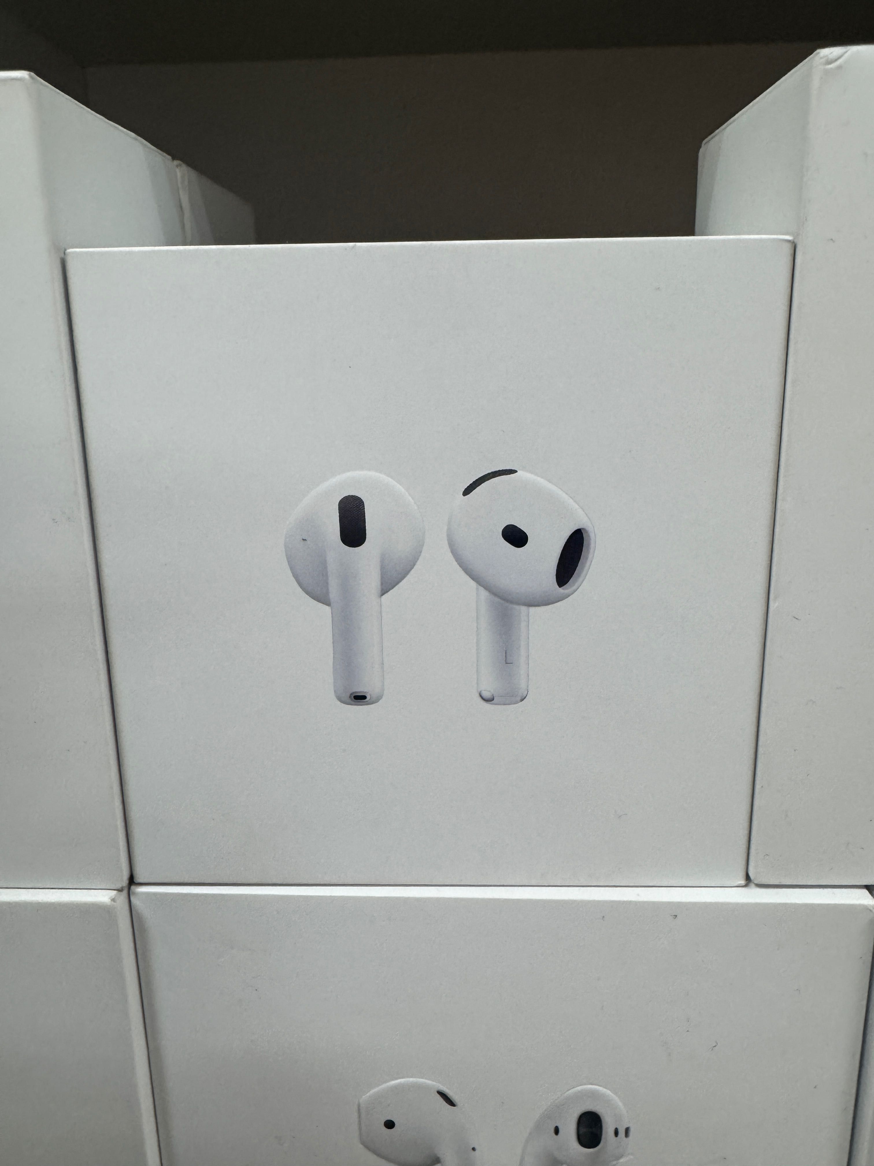 Бездротові навушники Apple AirPods 4  MXP63 нові запаковані
