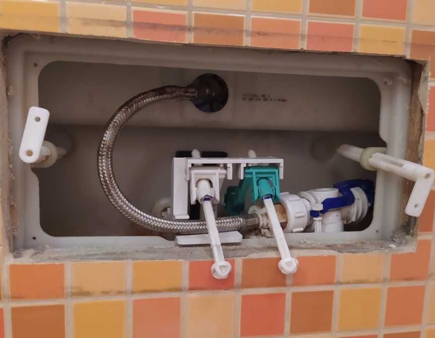 Naprawa spłuczek podtynkowych i wolnostojących