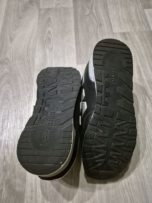 Кросівки чоловічі