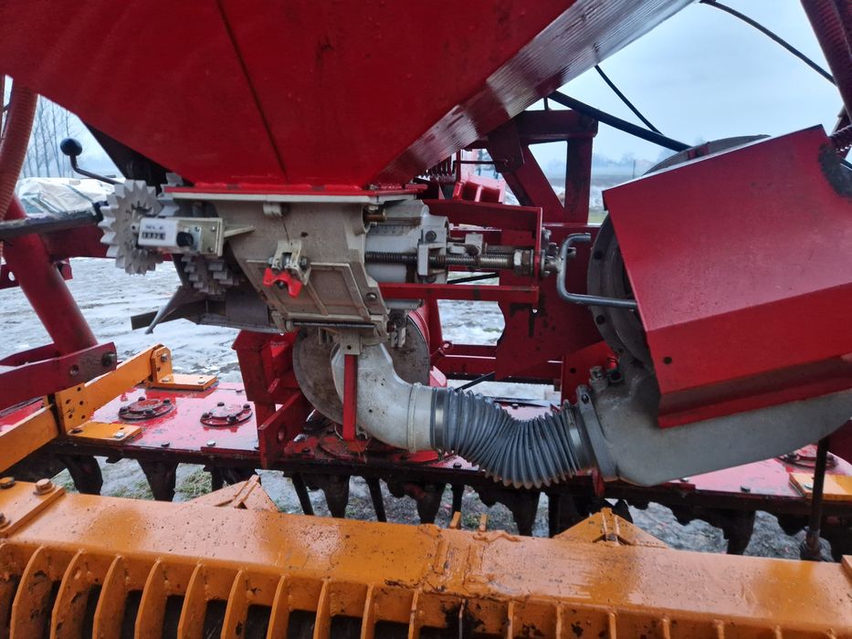 Agregat uprawowo - siewny 2.5m siewnik pneumatyczny Accord brona Rau