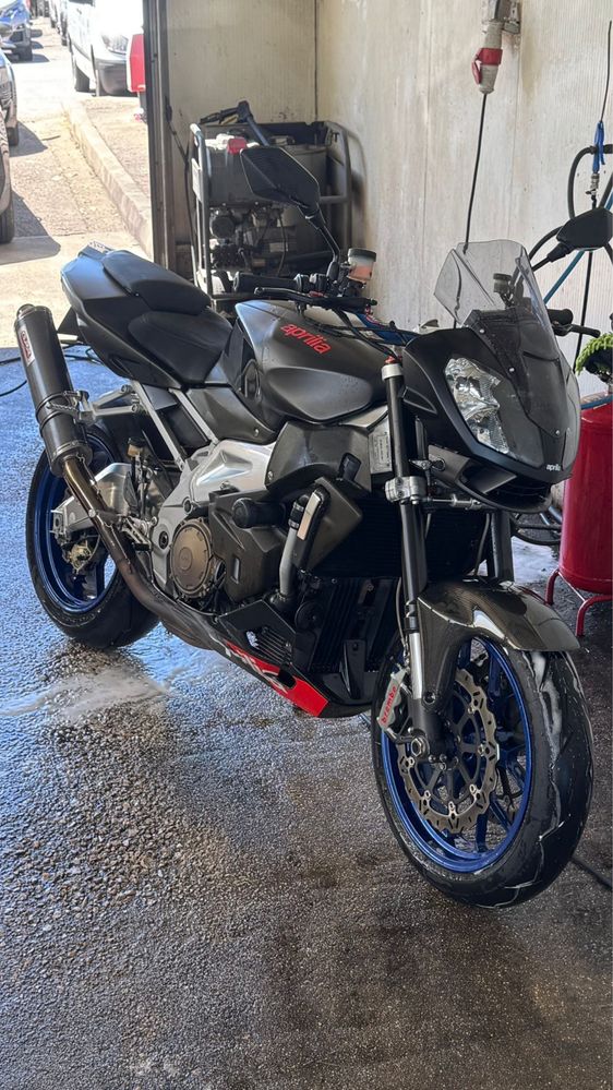 Aprilia tuono rsv1000r gen 2