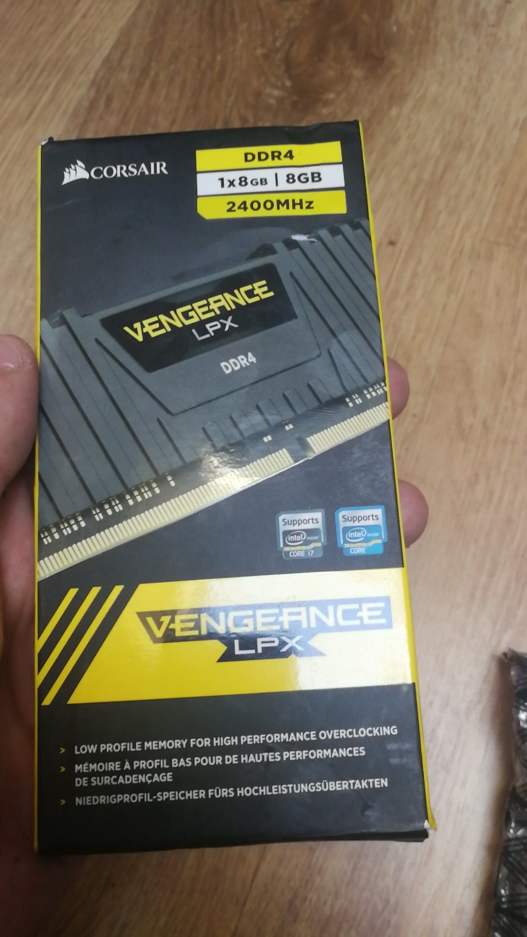Pamięć ram - Corsair Vengeance LPX DDR4 8GB 2400MHz Low Profile CL14.