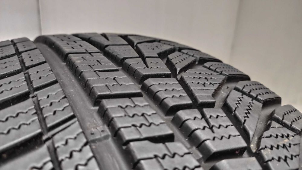 Шини 215/55R18. Hankook Winter. 8,2мм. 225