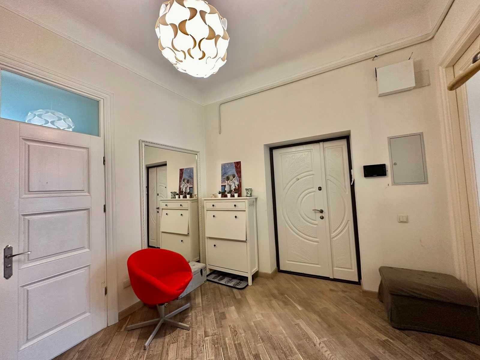 Оренда 2 кім квартири по вул. М. Грушевського (150 м.кв.)