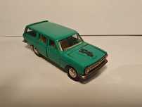Model Wołga GAZ 2402 A13 1980 z symboliką na masce ZSRR USSR CCCP 1/43