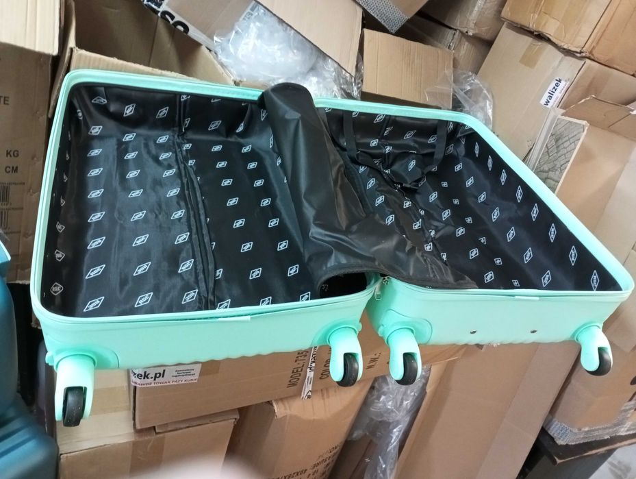 walizka średnia xl  podróżna na 4 kołach z abs