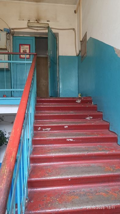 Сдам в долгосрочную аренду комнату .