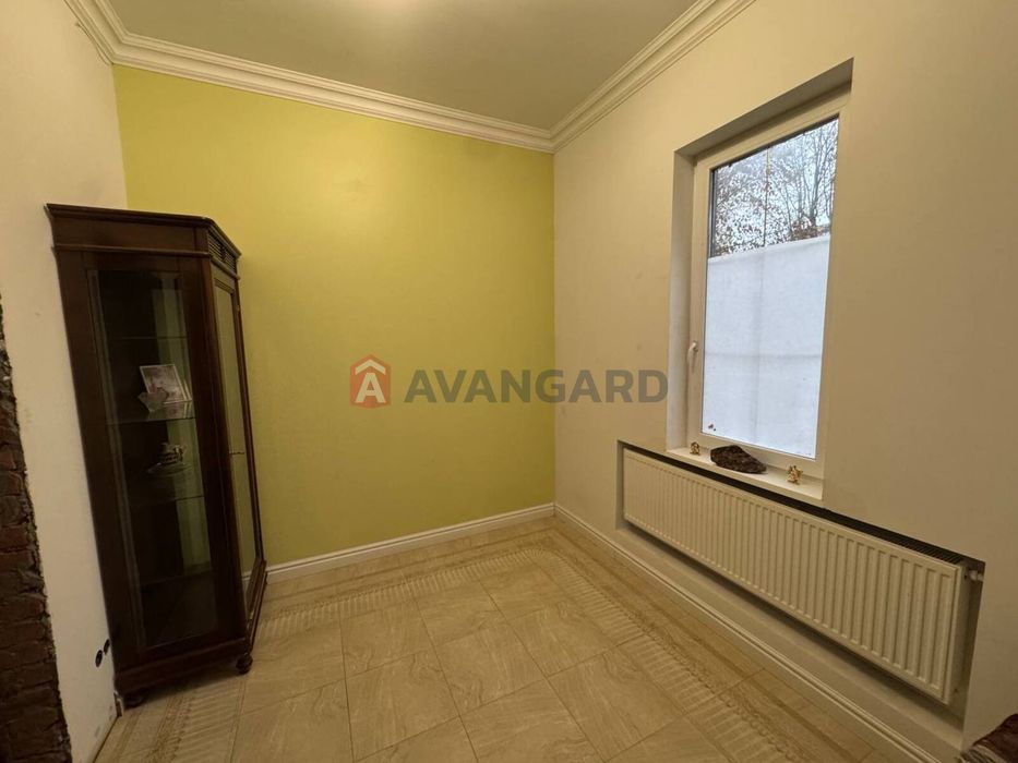 Продаж будинку в центрі під житло або комерцію