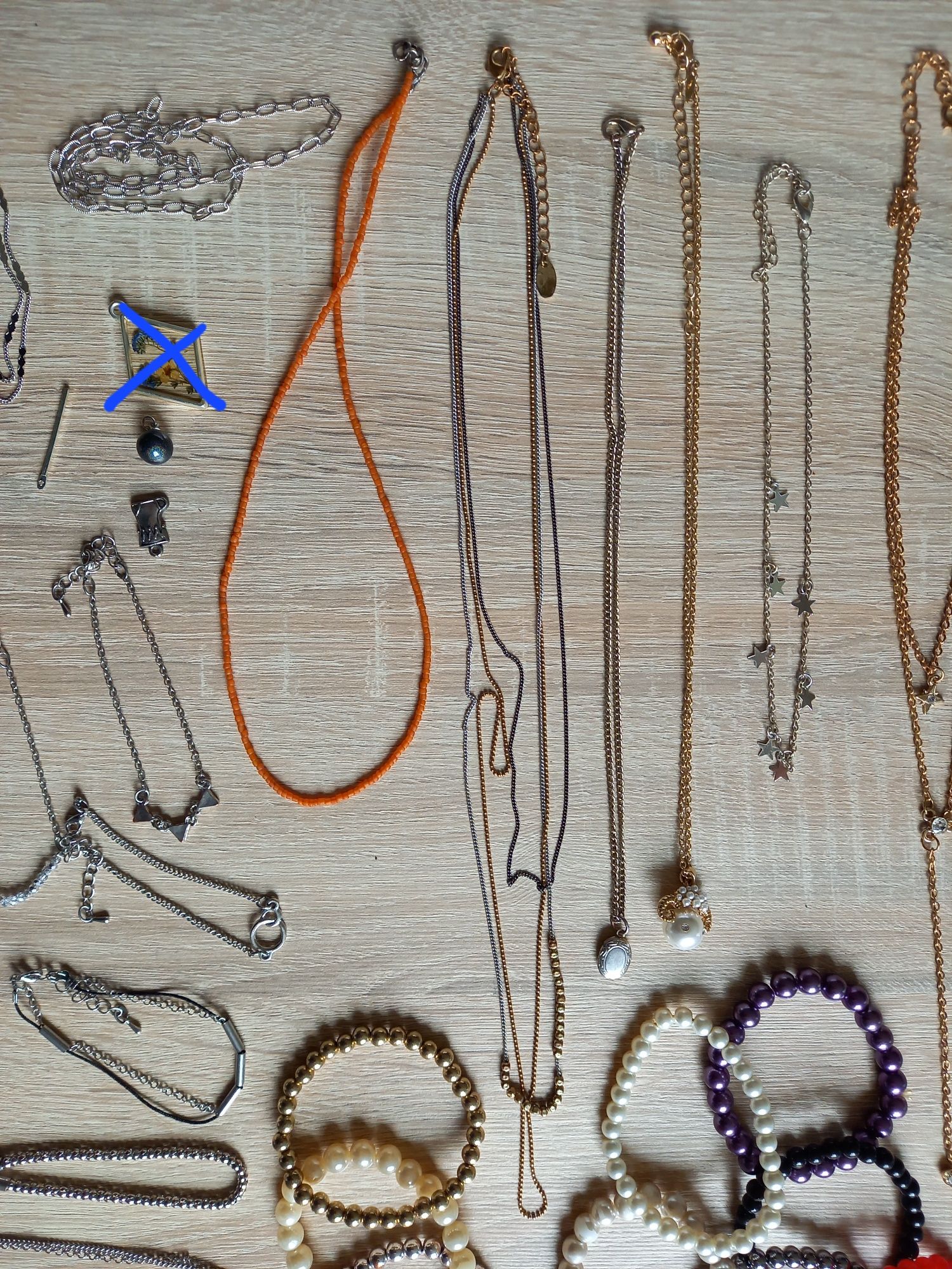 Biżuteria kolekcja naszyjniki bransoletki wisiorki kolczyki