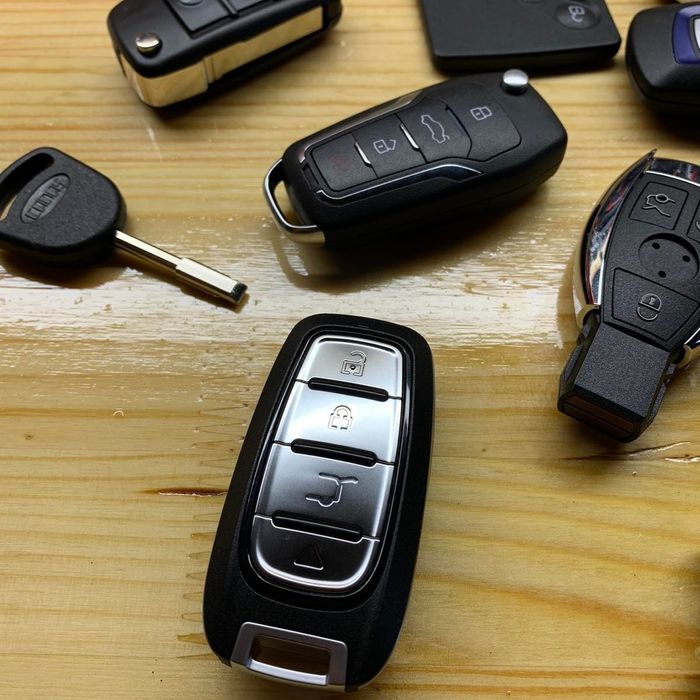 Виїзна майстерня виготовлення та прошивки авто ключів