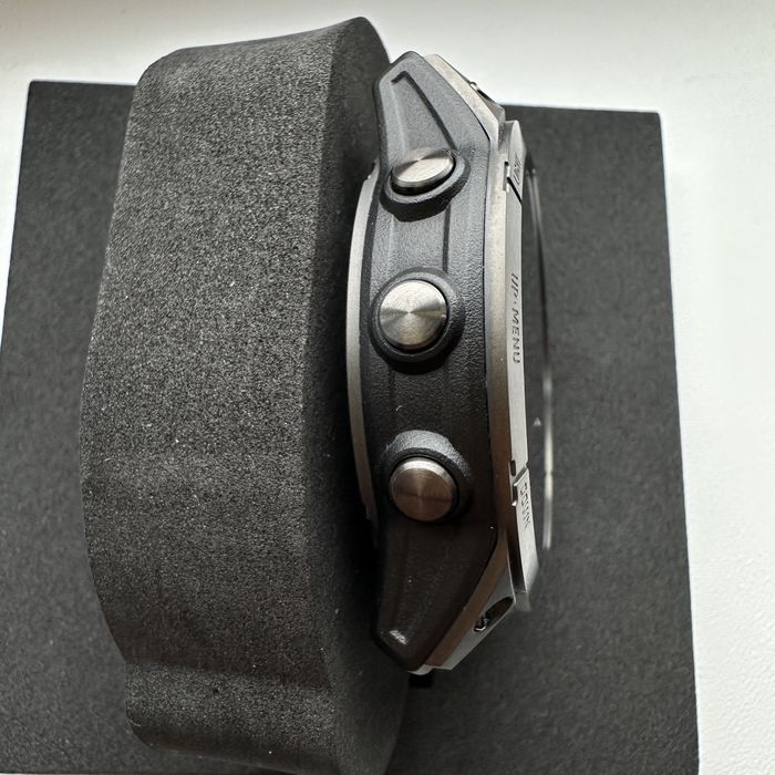 Garmin Fenix 7 Sapphire Solar — Carbon Gray DLC Titanium