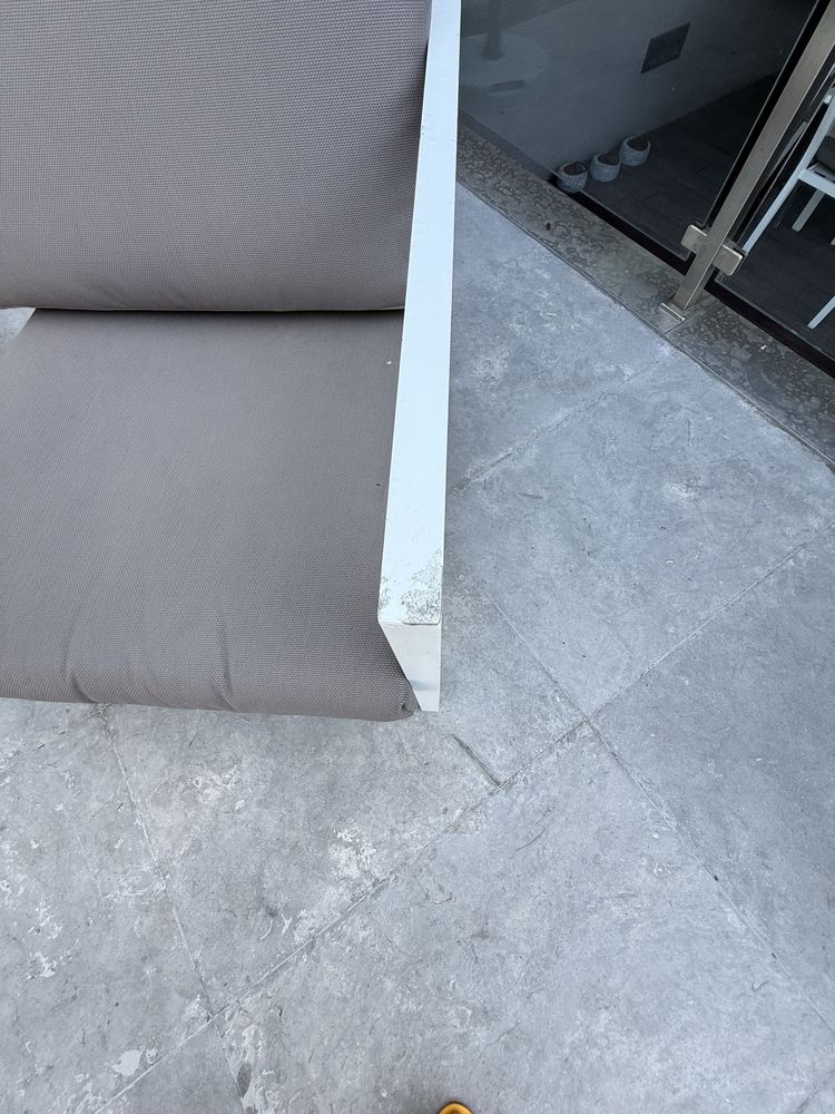 Conjunto de móveis de jardim com 1 sofá de 2 lugares e dois cafeirões