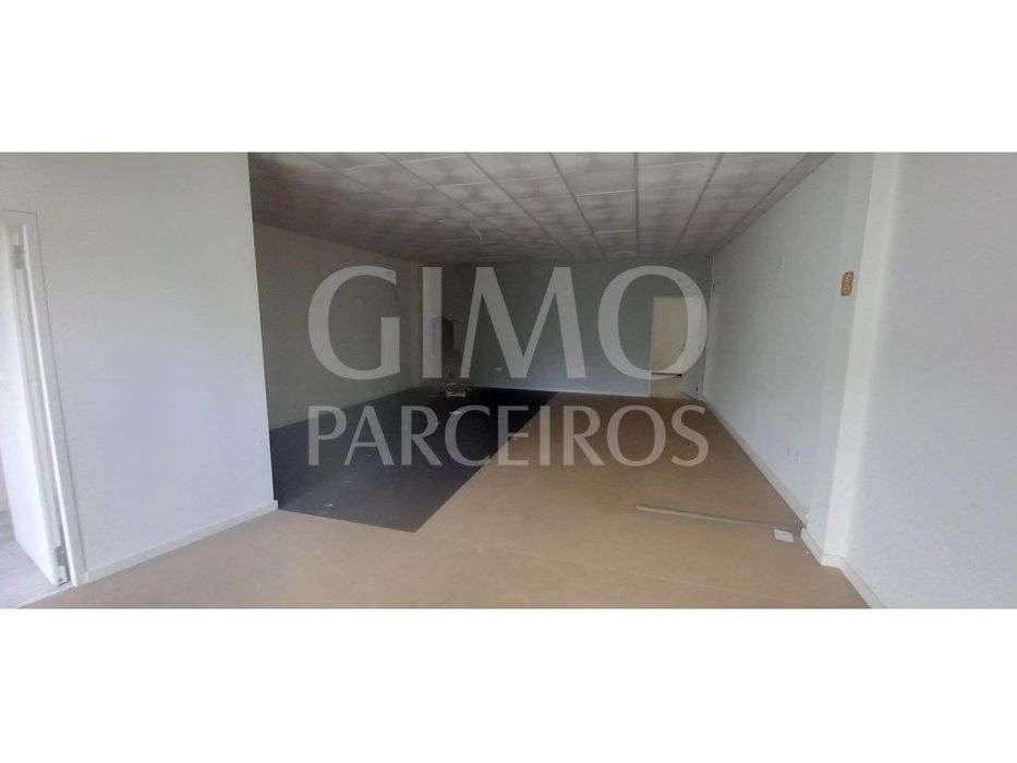 Loja para arrendar em Oiã