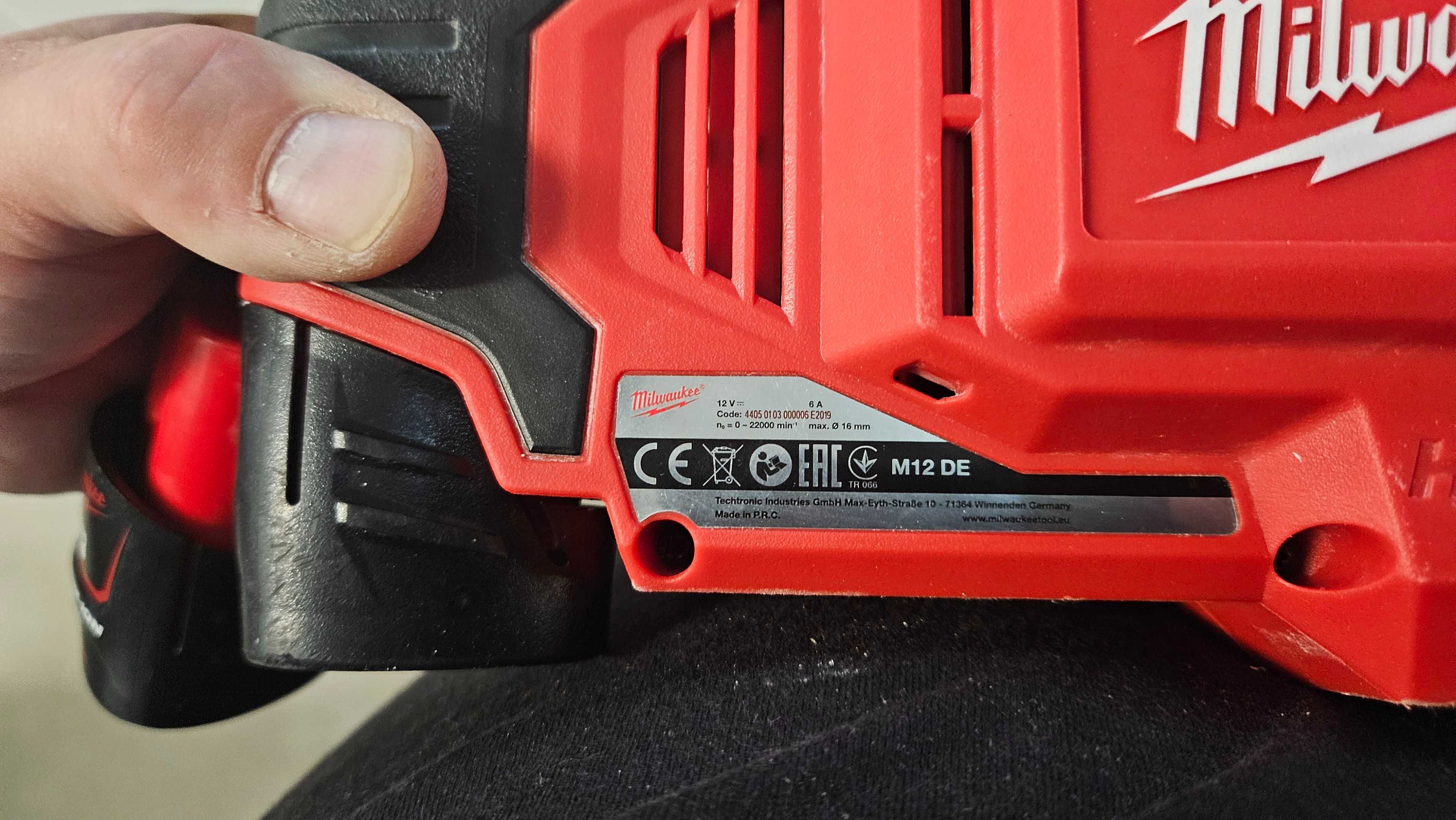 Odsysacz Milwaukee M12 DE