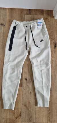 Spodnie Nike Tech Fleece M