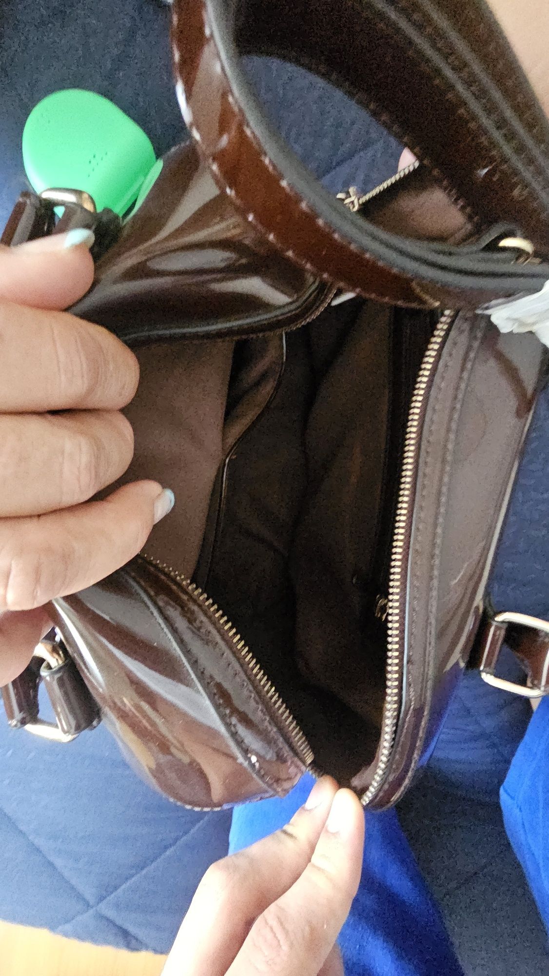 Mala de mão castanho em verniz