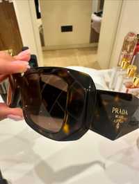 Очки Prada солнцезащитные