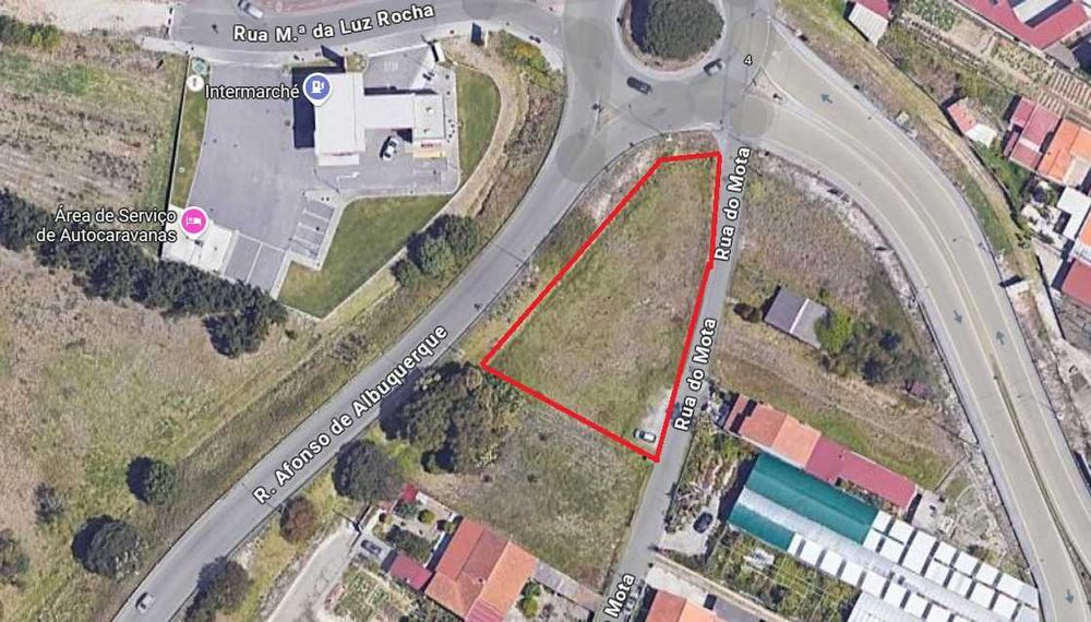 Terreno em Solo Urbano para 3 Moradias