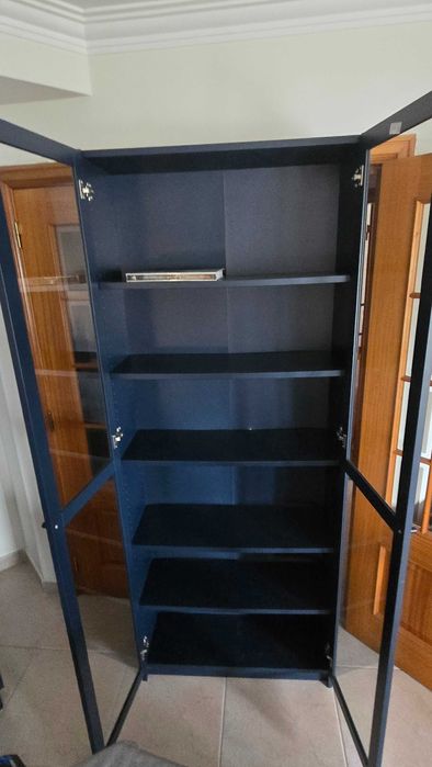 Aparador / Vitrine Ikeia