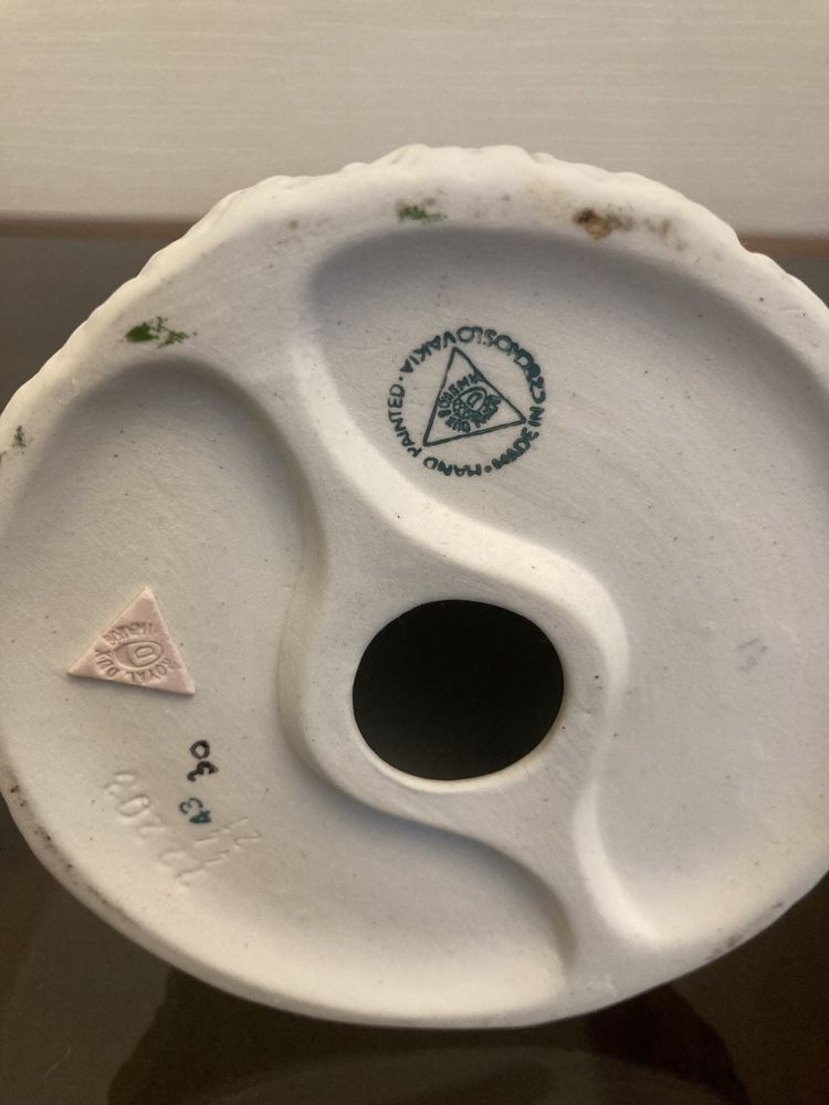 Figurka porcelanowa sygnowana