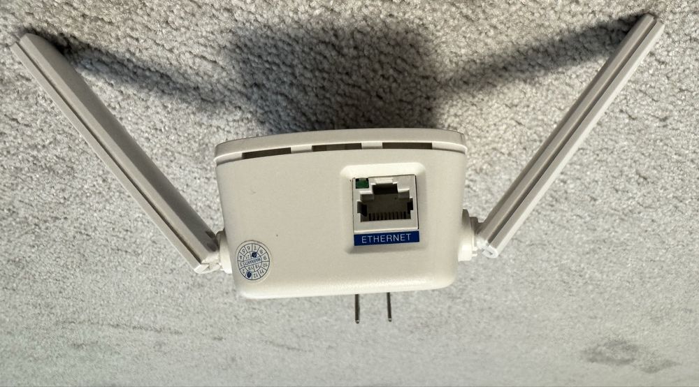 Ретранслятор Linksys RE6400 WiFi
