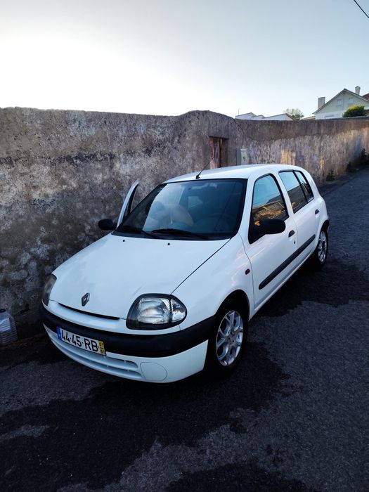 PARA VENDER Hj, Renault Clio ano 2001 ,direção assistida ,vidros elétr