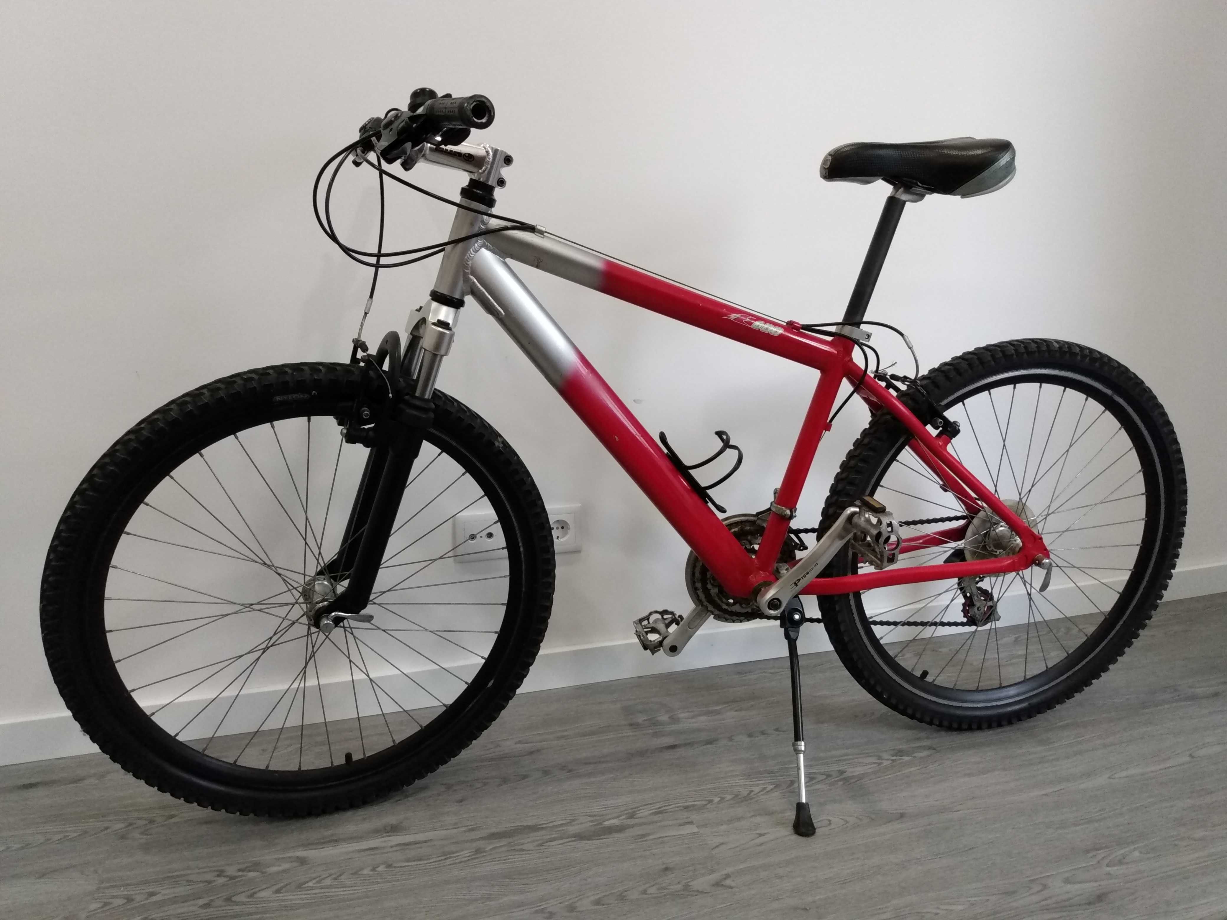 Bicicleta de Alumínio 18V aro 26