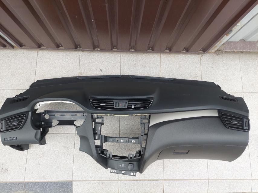 продам Панель торпедо Nissan Rogue Sport 2017-2019,2020,2021,22 airbag