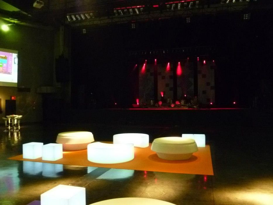 Mobiliario com luz para eventos