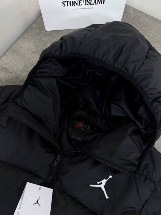 Пуховик jordan  з вишитим логттипом