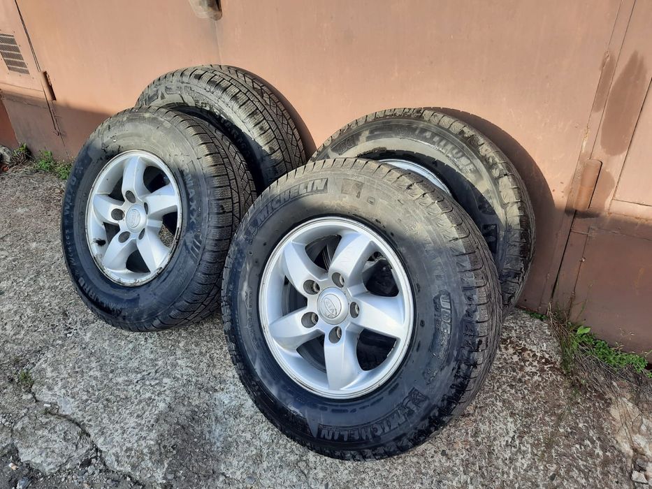 Продам комплект коліс Kia Sorento 245/70 R16