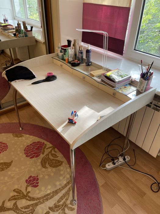 Стол, пенал, тумба , ковер