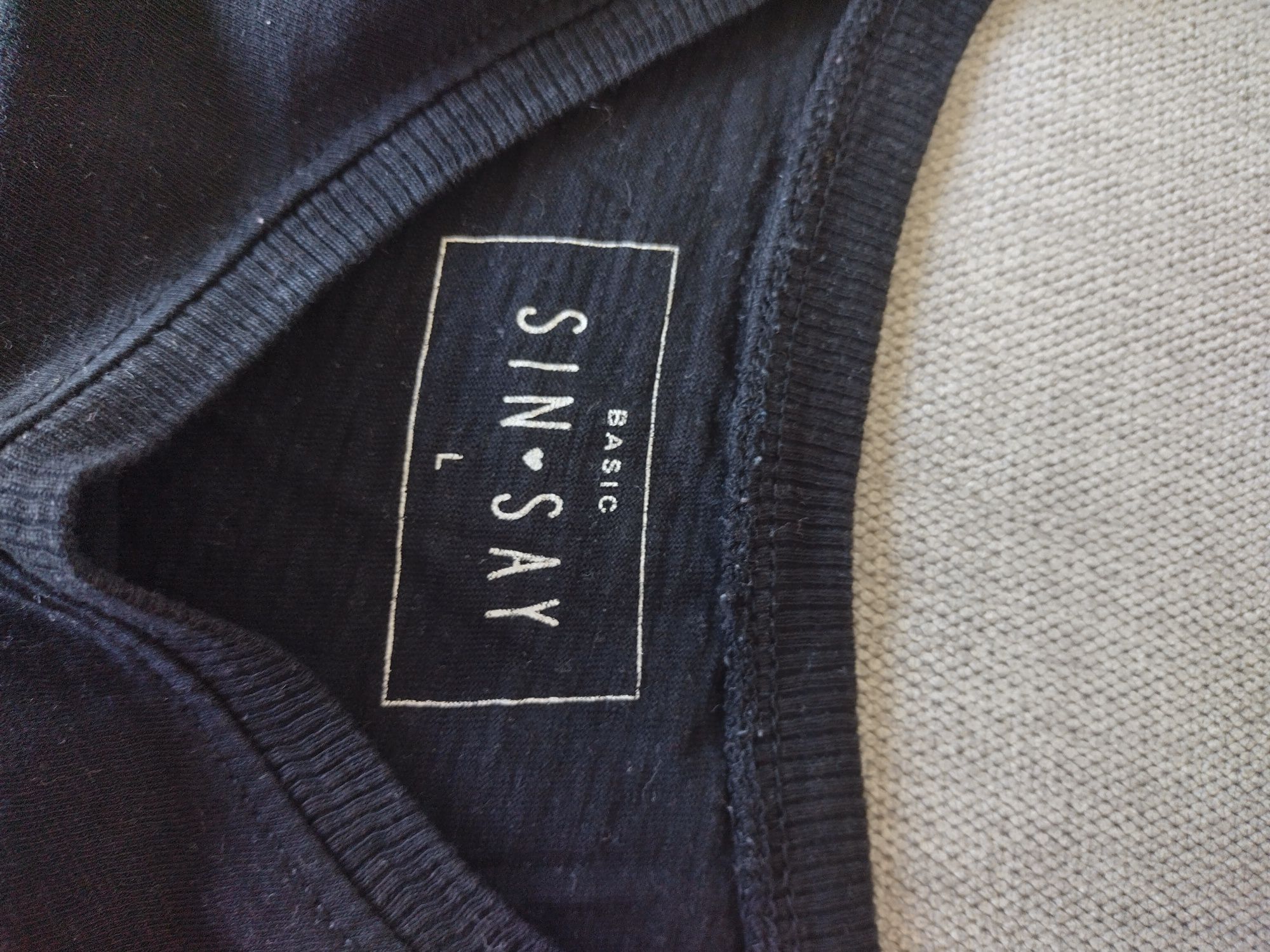 Czarny crop top Sinsay