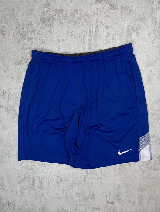 Яскраво-сині спортивні шорти Nike Dri-FIT