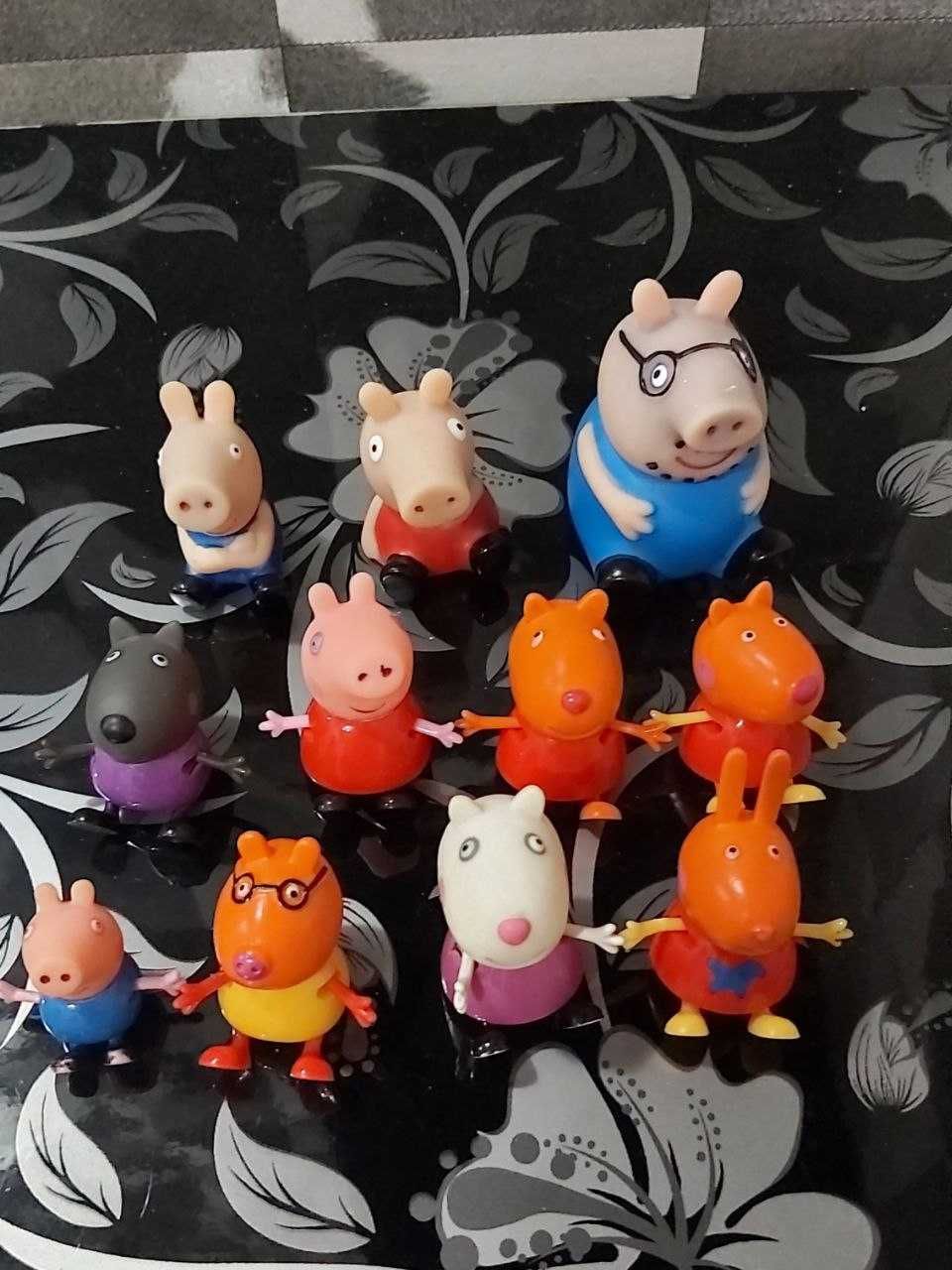 Наборы игровые Свинка Пеппа паровоз, автобус, школа, мебель, игрушки