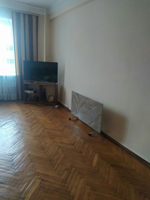 Продаж 4 - х. кімнатної квартири Площа Перемоги