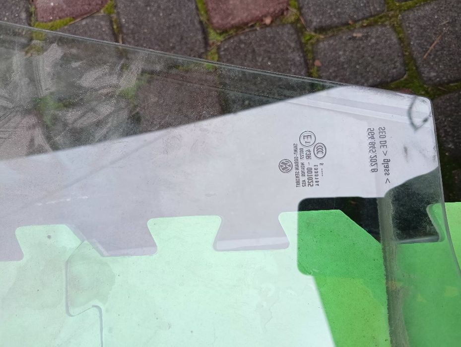 Шкло передніх правих дверей VW Golf 7