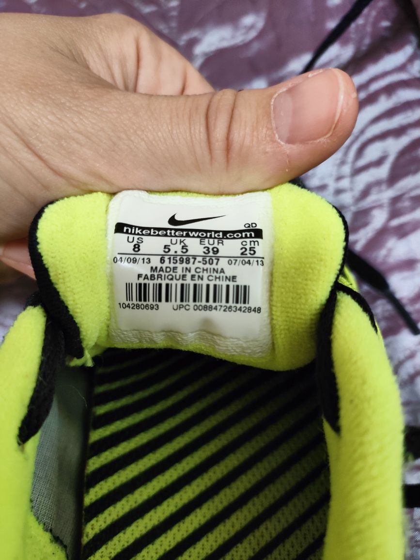Nike (оригинал)39 размер кроссовки