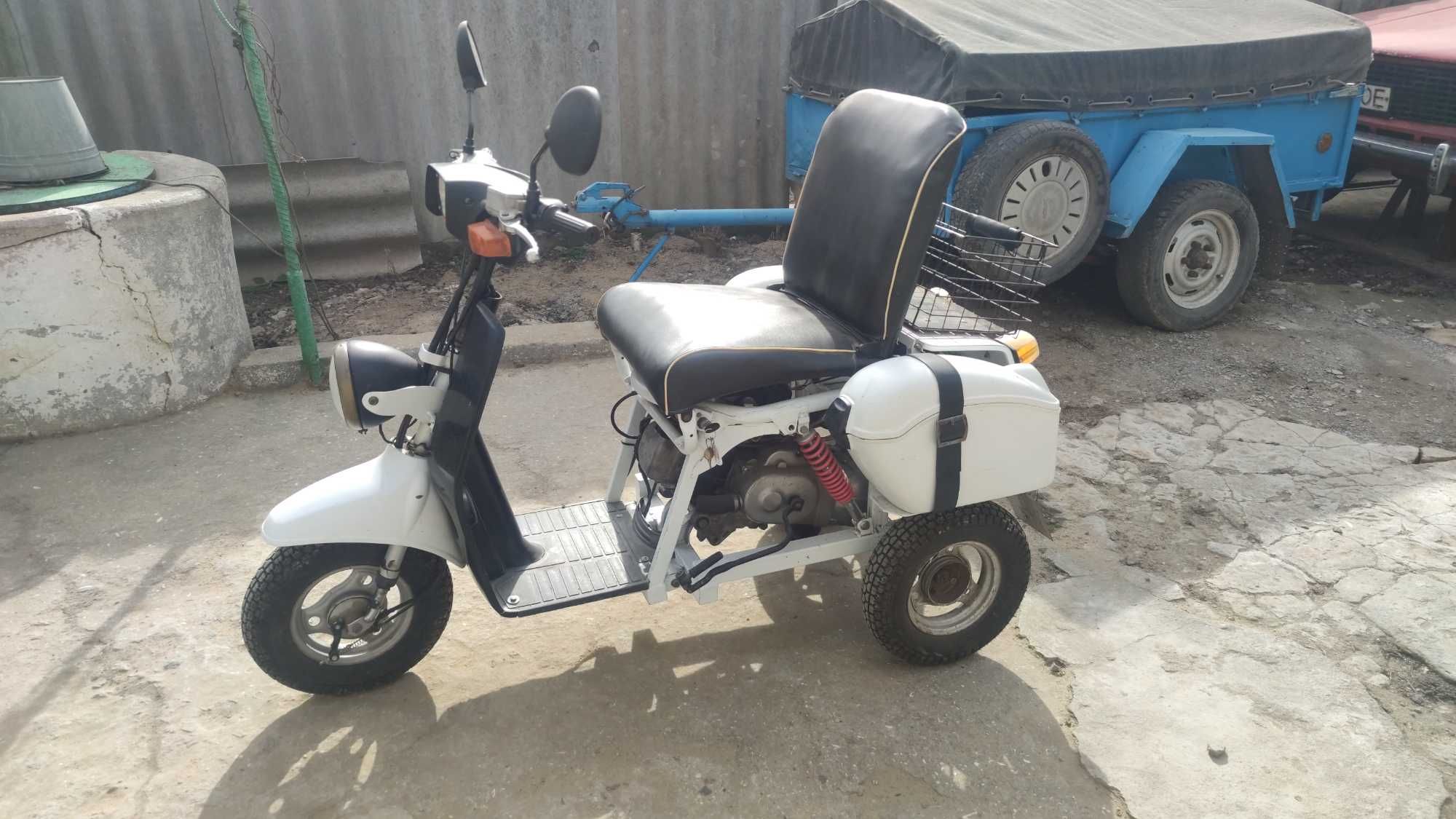 Мопед Suzuki Trike