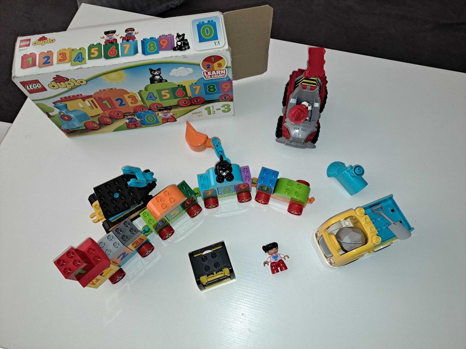 Zestaw LEGO Duplo - pociąg z cyferkami + samochodzik z psiego patrolu