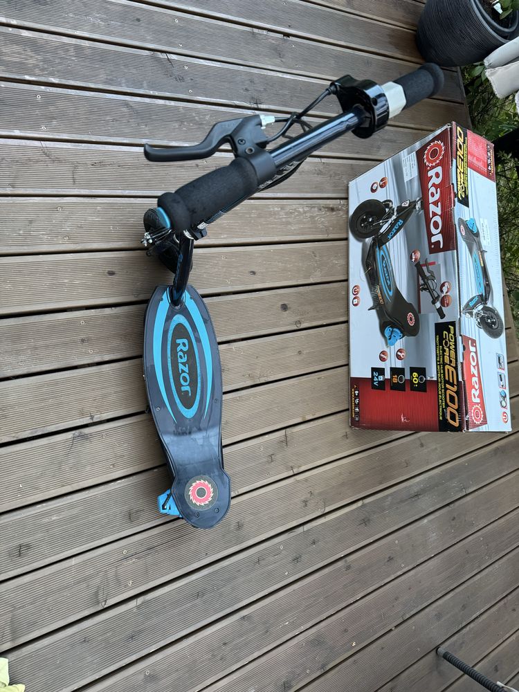 Hulajnoga elektryczna Razor E100