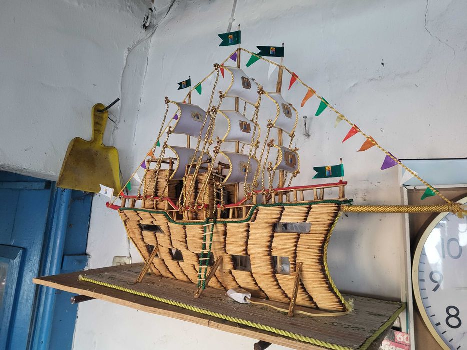 Barco artesanal  feito a mão